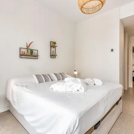 Vivi Homes - Rembrandt Pool, Sauna, Gym & Sea View Apartmán *