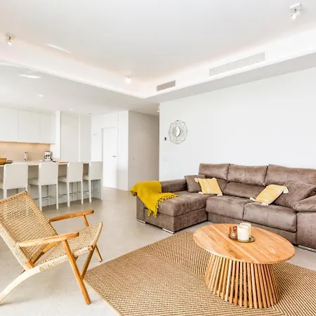 Vivi Homes - Rembrandt Pool, Sauna, Gym & Sea View