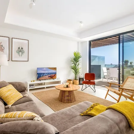 公寓 Vivi Homes - Rembrandt Pool, Sauna, Gym & Sea View *
