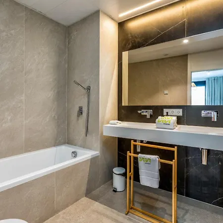 公寓 Vivi Homes - Rembrandt Pool, Sauna, Gym & Sea View