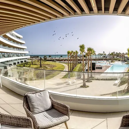 Apartmán Vivi Homes - Rembrandt Pool, Sauna, Gym & Sea View