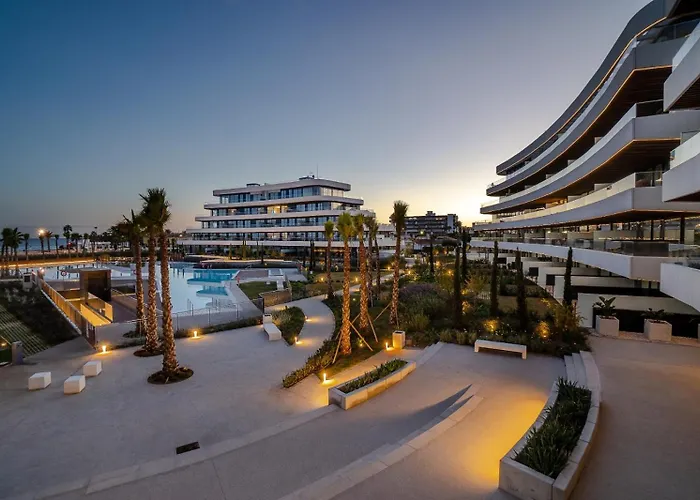 Vivi Homes - Rembrandt Pool, Sauna, Gym&sea View Apartment
